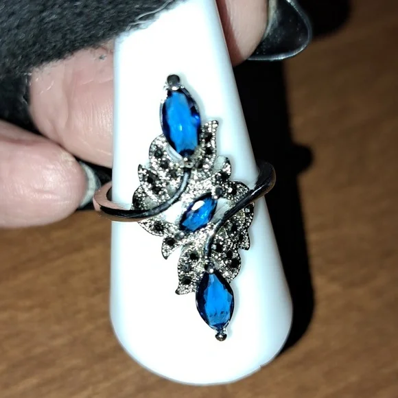 Elegant Blue and Silver Women's Ring 8 - Picture 2 of 2